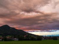 Dramatische Lichtstimmung an den Abendwolken über Aschau